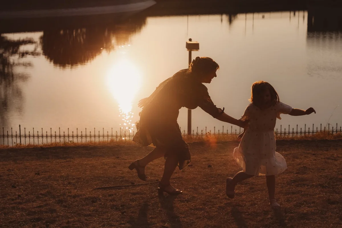 Chasing golden hour — families photography by Brittany Devine
